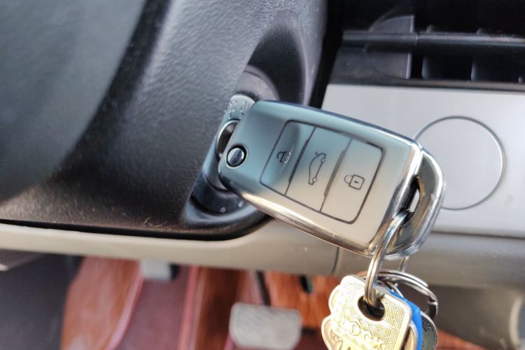 长安启源 长安Lumin 2023款 205km 香沁款中控内饰7001