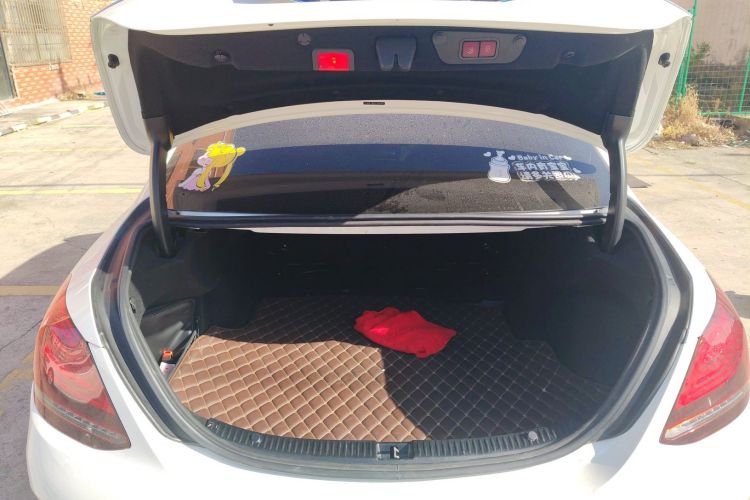 奔驰C级 2019款 C 260 运动版 4MATIC机舱底盘23