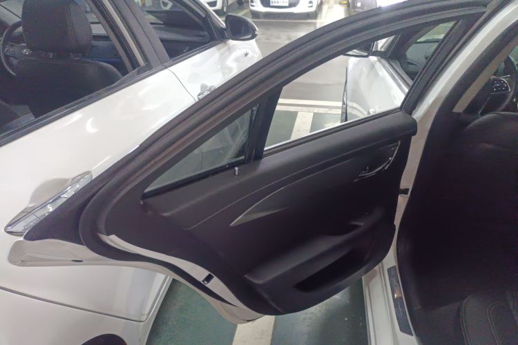 凯迪拉克ATS-L 2014款 25T 舒适型中控内饰49