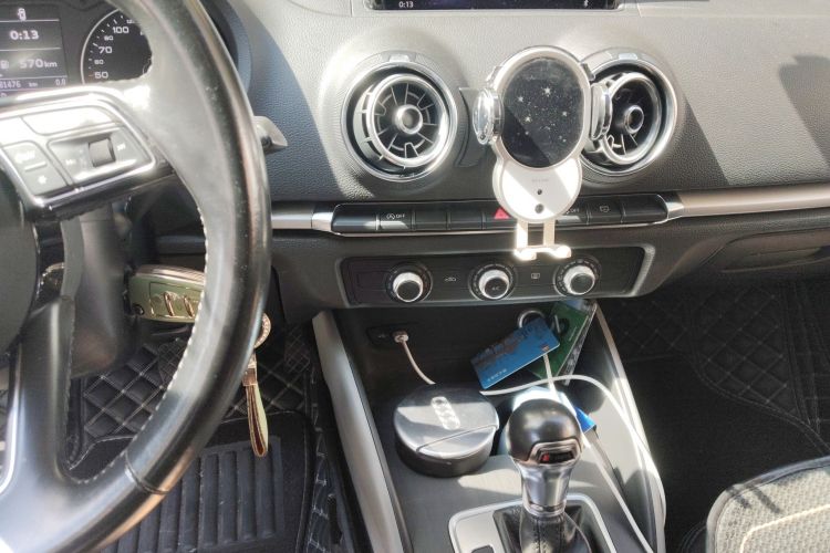 奥迪A3 2018款 30周年年型 Limousine 35 TFSI 进取型中控内饰16