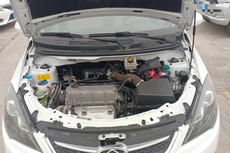 奇瑞 风云2 2015款 1.5L 手动新锐版机舱底盘24