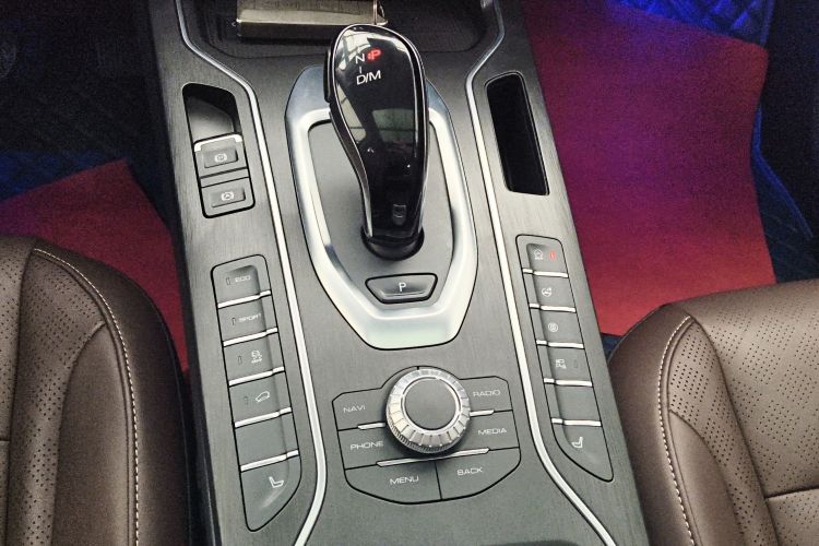 魏牌 VV6 2021款 2.0T 两驱智享+中控内饰18