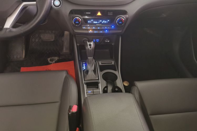 现代 途胜 2015款 1.6T 双离合两驱智能型中控内饰18