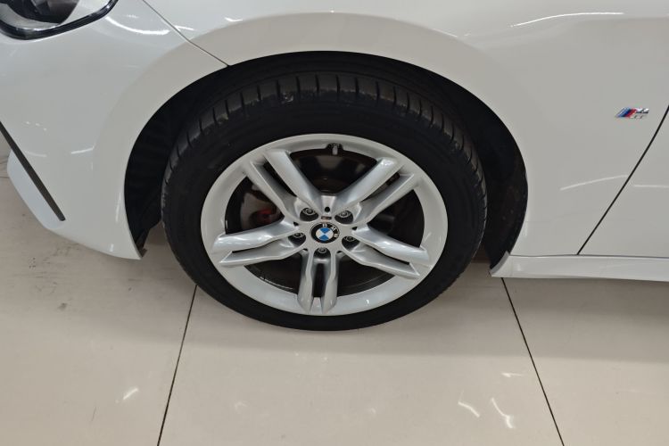 宝马1系 2021款 120i M运动曜夜版车身外观6007