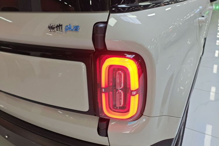 宝骏悦也Plus 2026款 301km旗舰版车身外观9