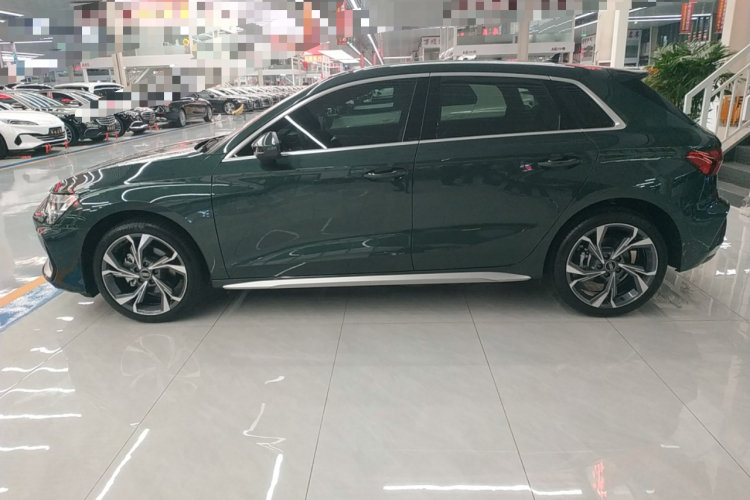 奥迪A3 2025款 Sportback 35TFSI 飞驰尊享型车身外观4