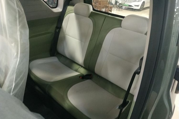 吉利银河 2025款 210km 熊猫骑士中控内饰21