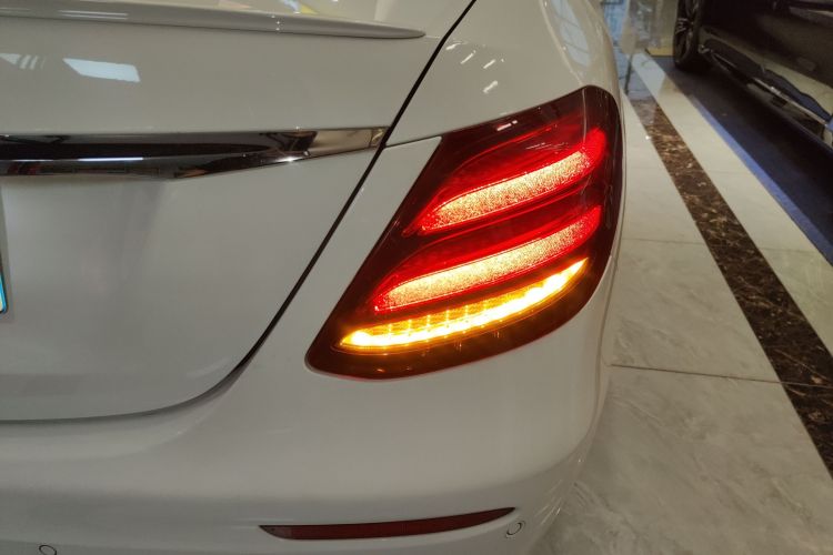 奔驰E级 2017款 E 200 运动型车身外观9