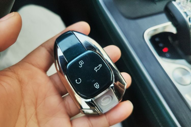 广汽传祺 传祺GS8 2022款 领航系列 2.0TGDI 两驱尊享版（七座）中控内饰11