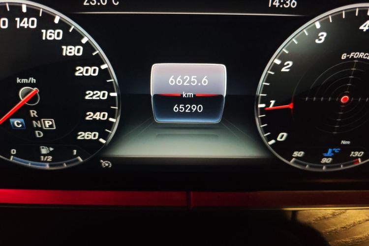 奔驰E级 2019款 E 300 L 运动豪华型中控内饰15