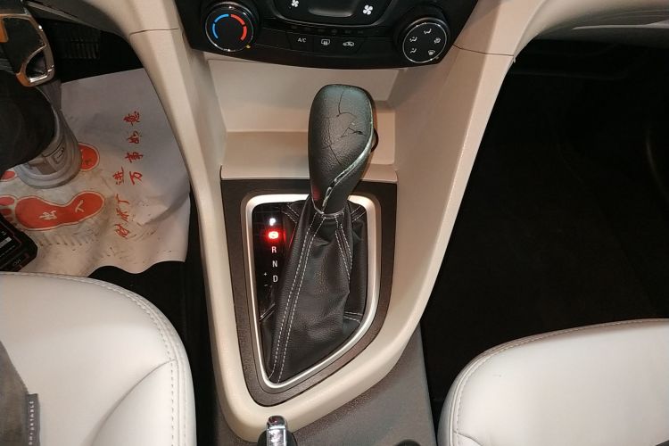 别克 英朗 2015款 15N 自动精英型中控内饰18