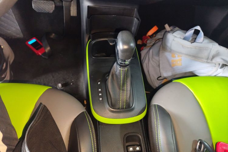 荣威 科莱威CLEVER 2021款 302km新四座超能版中控内饰18