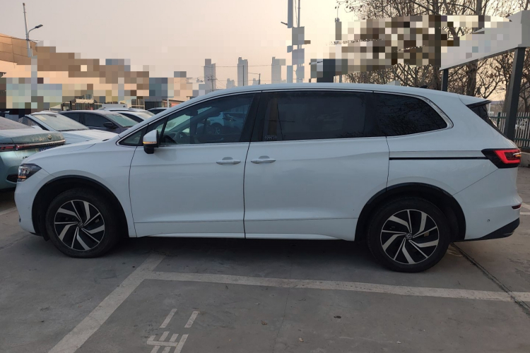 大众 威然 2024款 330TSI 豪华版车身外观4