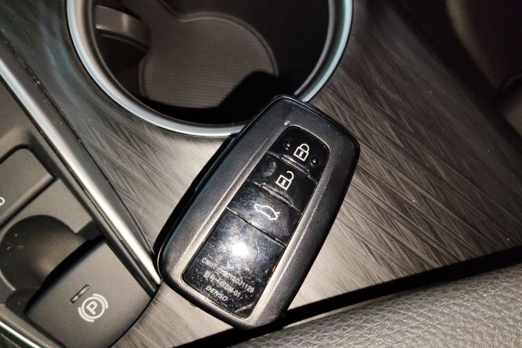 丰田 凯美瑞 2023款 2.0G 豪华版中控内饰11