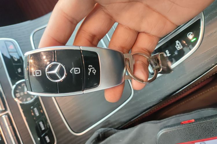 奔驰E级 2020款 E 260 L 运动型中控内饰7001