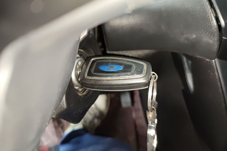 福特 福克斯 2017款 三厢 EcoBoost 180 自动精英型中控内饰11