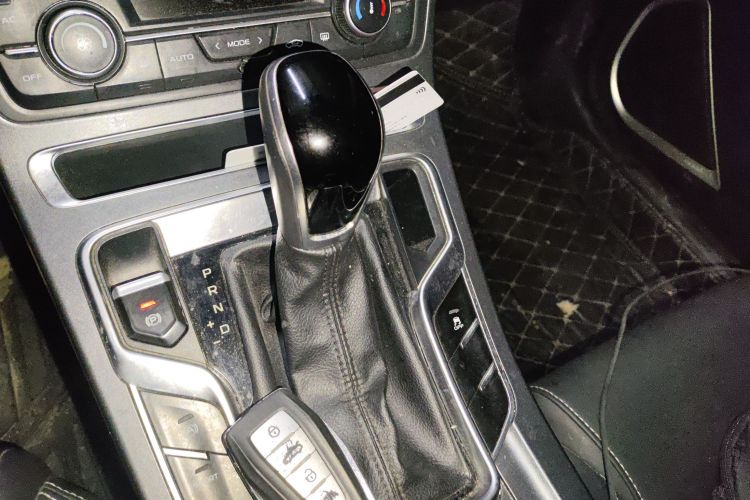 吉利汽车 帝豪 2019款 领军版 1.5L CVT向上互联型 国VI中控内饰18