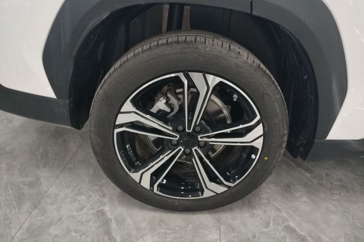 吉利银河 银河L7 2025款 EM-i 115km 探索版车身外观6008