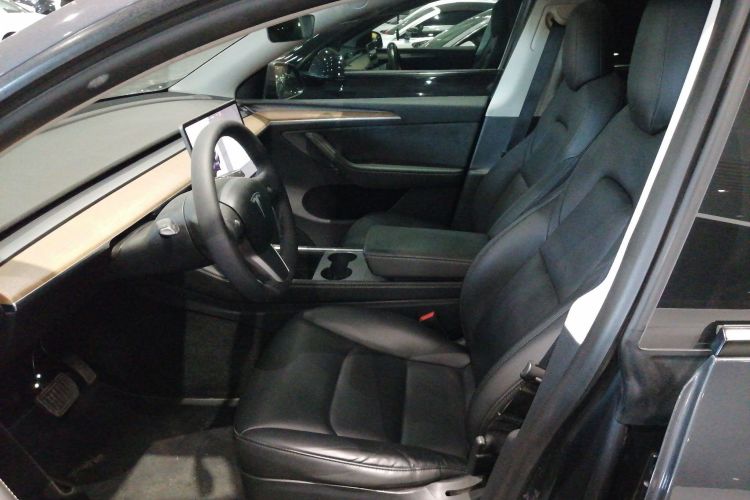 特斯拉 Model Y 2021款 长续航全轮驱动版中控内饰19