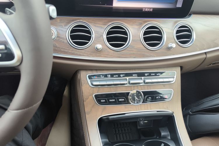 奔驰E级 2019款 E 260 L局部细节16