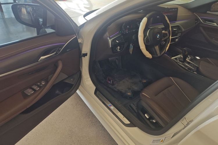 宝马5系 2021款 改款 530Li 领先型 M运动套装中控内饰7003