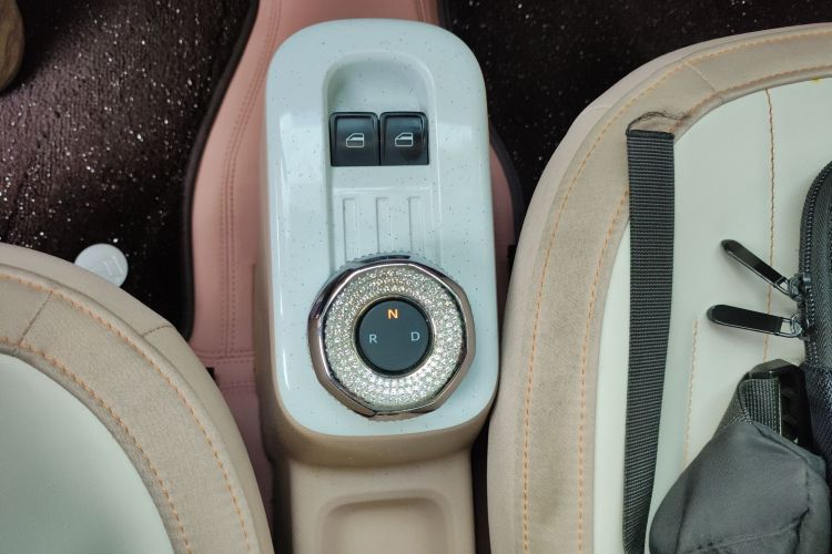 吉利银河 2023款 熊猫mini 200km 耐力熊中控内饰18