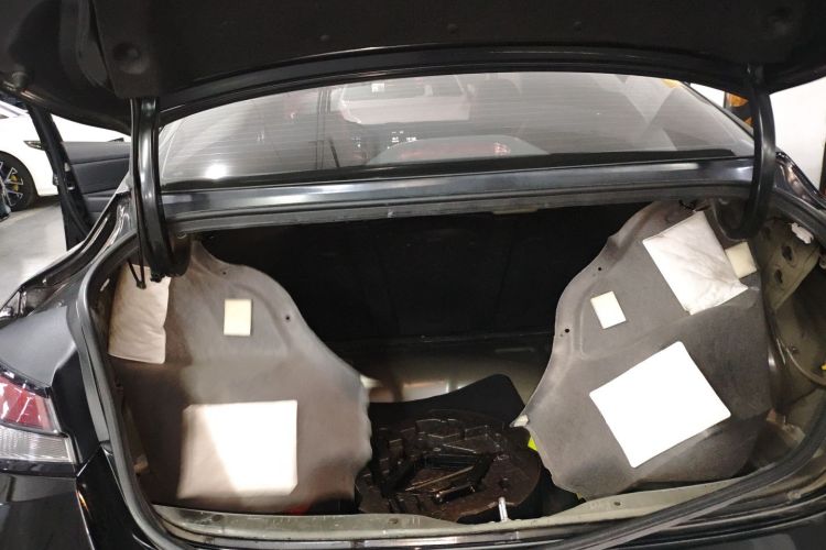 现代 伊兰特 2022款 1.5L CVT GLX精英版机舱底盘23