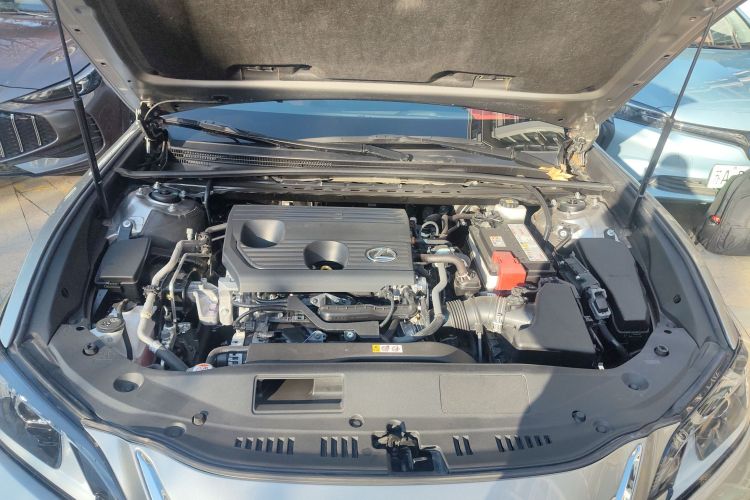 雷克萨斯ES 2022款 200 卓越版机舱底盘24