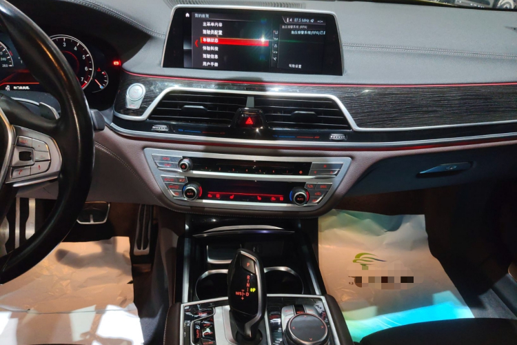 宝马7系 2018款 730Li 领先型 M运动套装中控内饰16