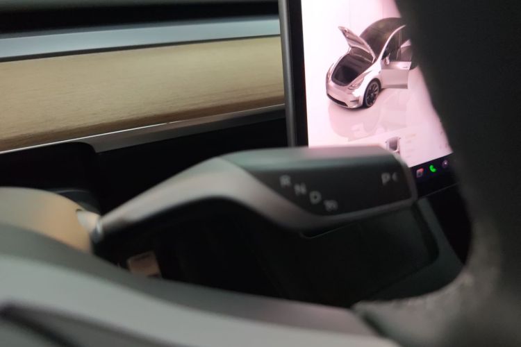 特斯拉 Model Y 2022款 后轮驱动版中控内饰18