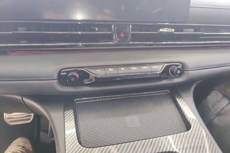 广汽传祺 影豹 2022款 270T DCT J16银河战机版中控内饰16