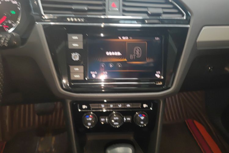 大众 途观L 2019款 330TSI 自动两驱全景舒适版 国VI中控内饰16