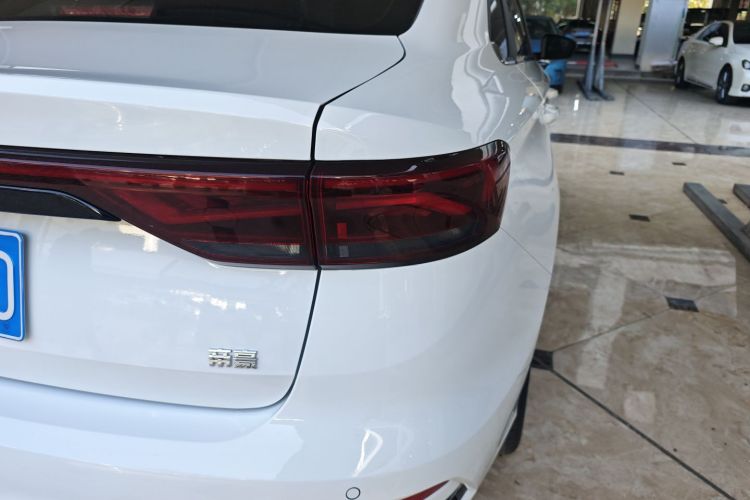 吉利汽车 帝豪 2025款 第4代 1.5L CVT尊贵型车身外观9