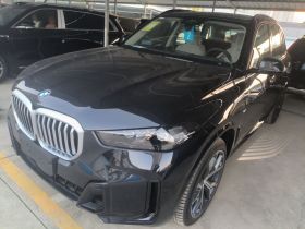 宝马X5 2023款 xDrive 30Li 尊享型M运动曜夜套装