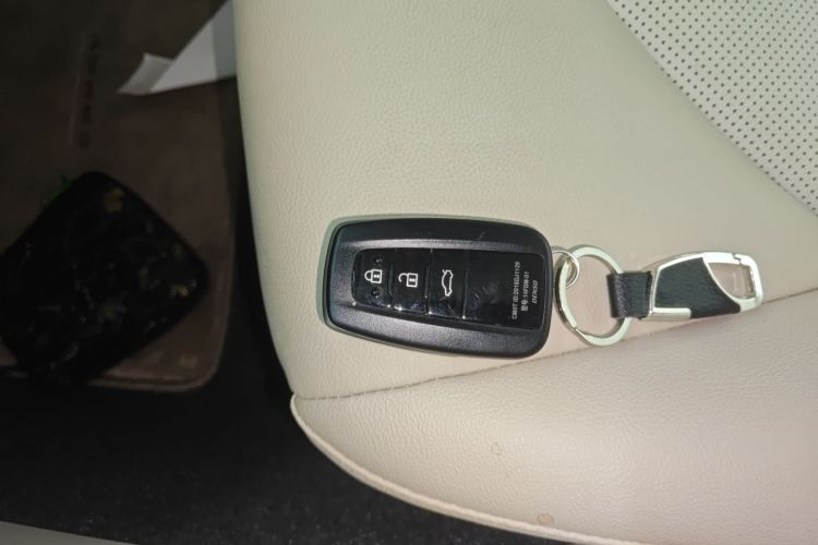 丰田 凯美瑞 2021款 双擎 2.5HGVP 领先版中控内饰11