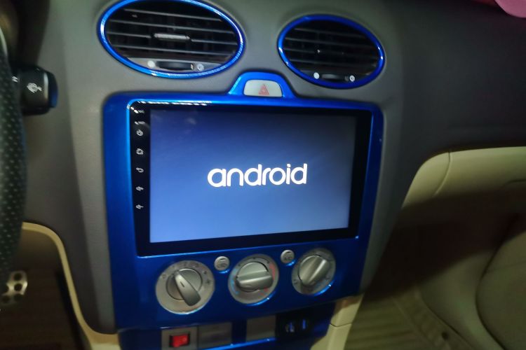 福特 福克斯 2013款 三厢经典 1.8L 手动百万纪念版中控内饰16