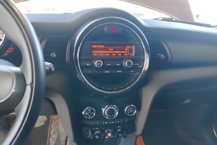 MINI 2015款 1.2T ONE 五门版中控内饰16