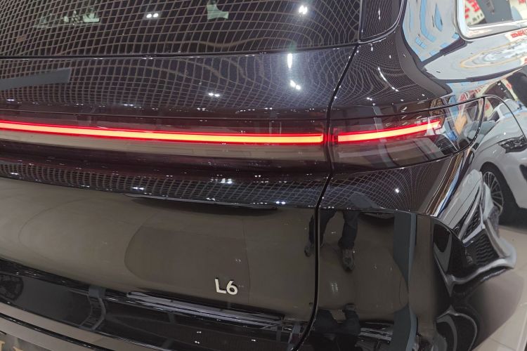 理想汽车 理想L6 2025款 Pro 智能焕新版车身外观9