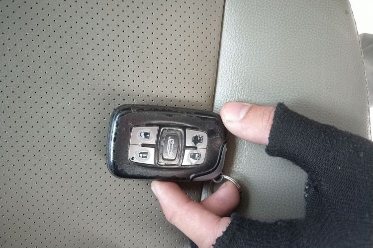 比亚迪M6 2015款 2.4L 自动尊贵版中控内饰7001