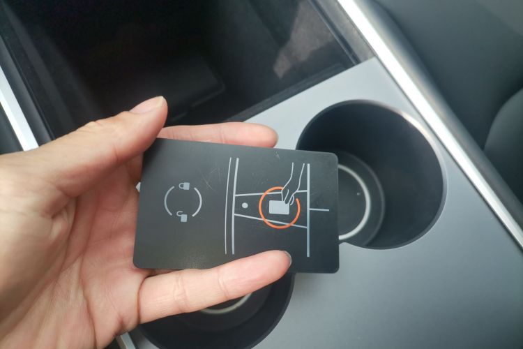 特斯拉 Model Y 2022款 Performance高性能全轮驱动版中控内饰11