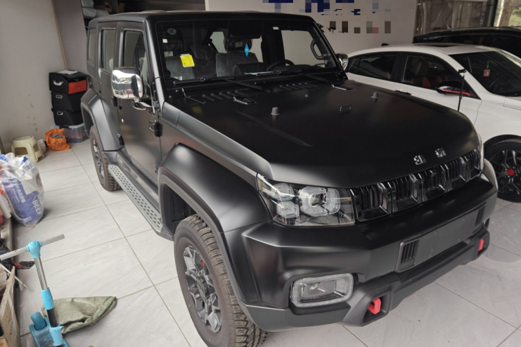 北京越野 北京BJ40 2024款 2.0D 刀锋英雄荣耀版车身外观3