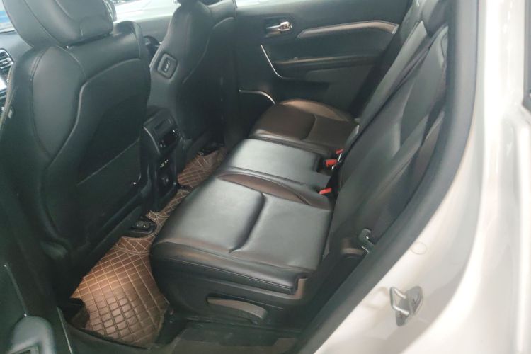 Jeep 大指挥官 2020款 2.0T 两驱精英版中控内饰21