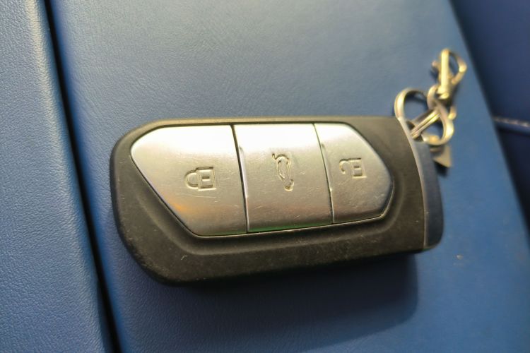 岚图汽车 岚图FREE 2021款 四驱标准增程专属豪华套装中控内饰7001