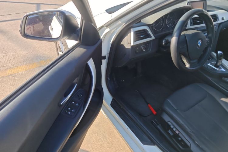 宝马3系 2015款 320i 超悦版时尚型中控内饰7003