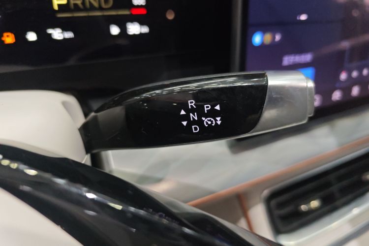 哪吒汽车 哪吒L 2024款 增程 310 闪充版局部细节18