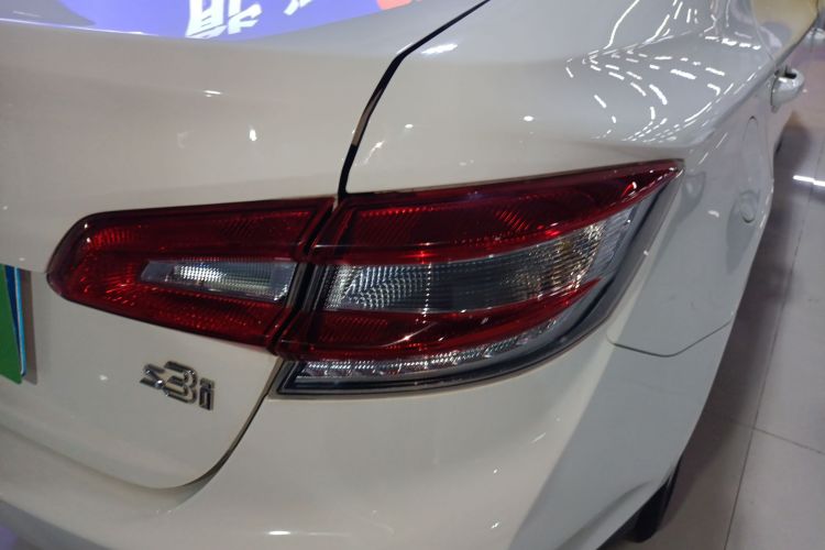 纳智捷 锐3 2016款 1.6L 手动智享型车身外观9