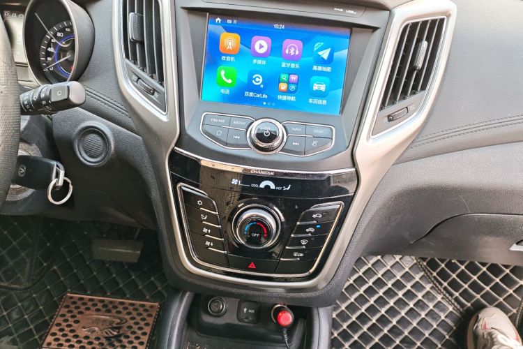 长安CS35 2017款 1.6L 自动豪华型中控内饰16