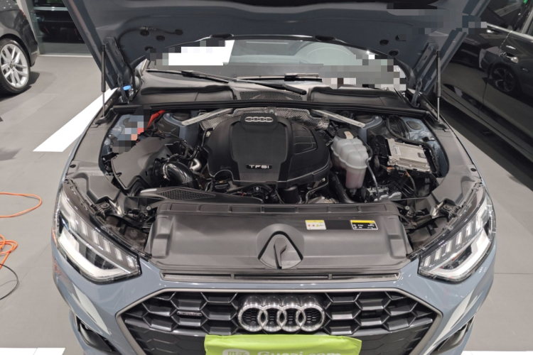 奥迪A4L 2022款 40 TFSI quattro RS套件燃速型机舱底盘24