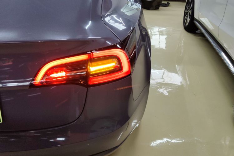 特斯拉 Model 3 2021款 标准续航后驱升级版车身外观9