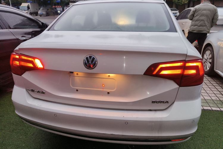 大众 宝来 2016款 1.6L 自动舒适型车身外观6